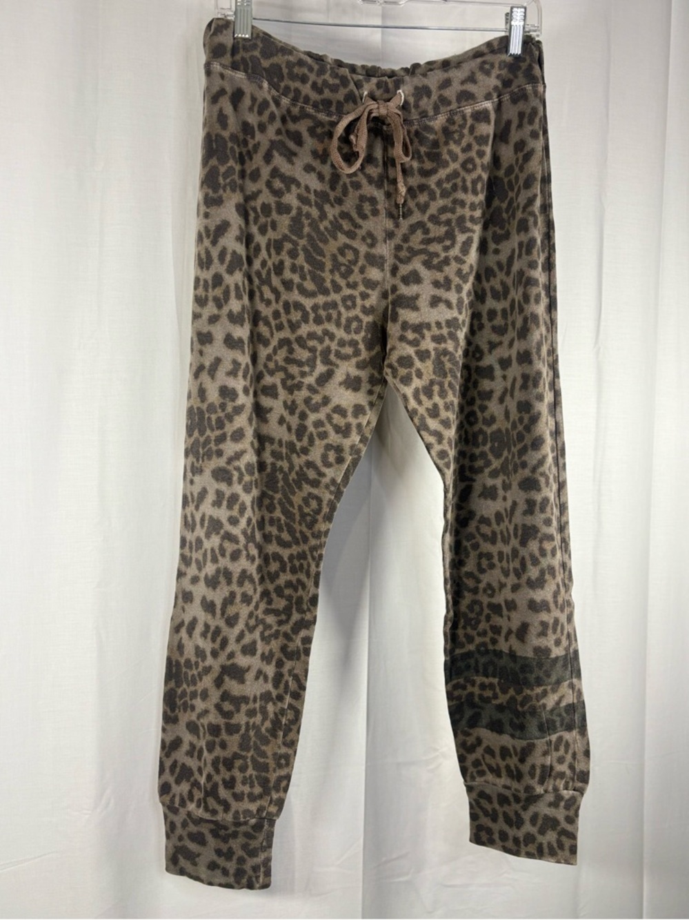 EUC SUNDRY Women’s Leopard Print Jogger Pants in Brown in size 3/L